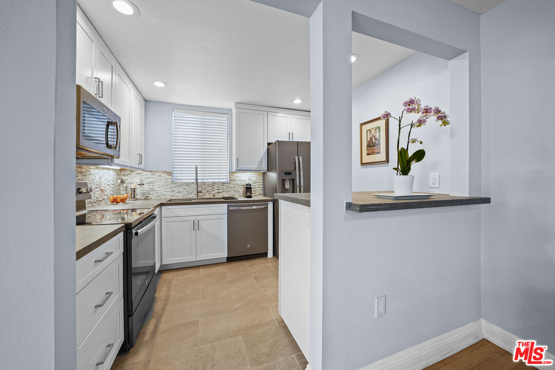 8530 Holloway Dr Unit: 215