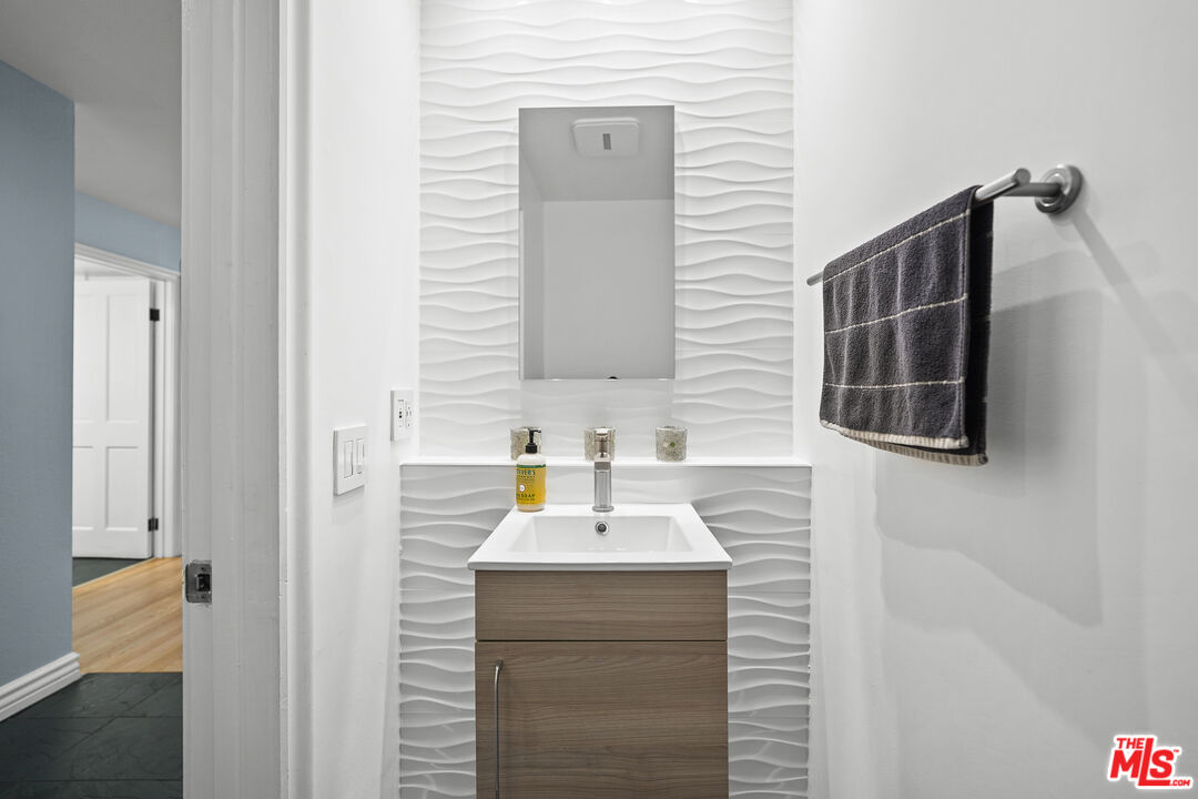 8530 Holloway Dr Unit: 215