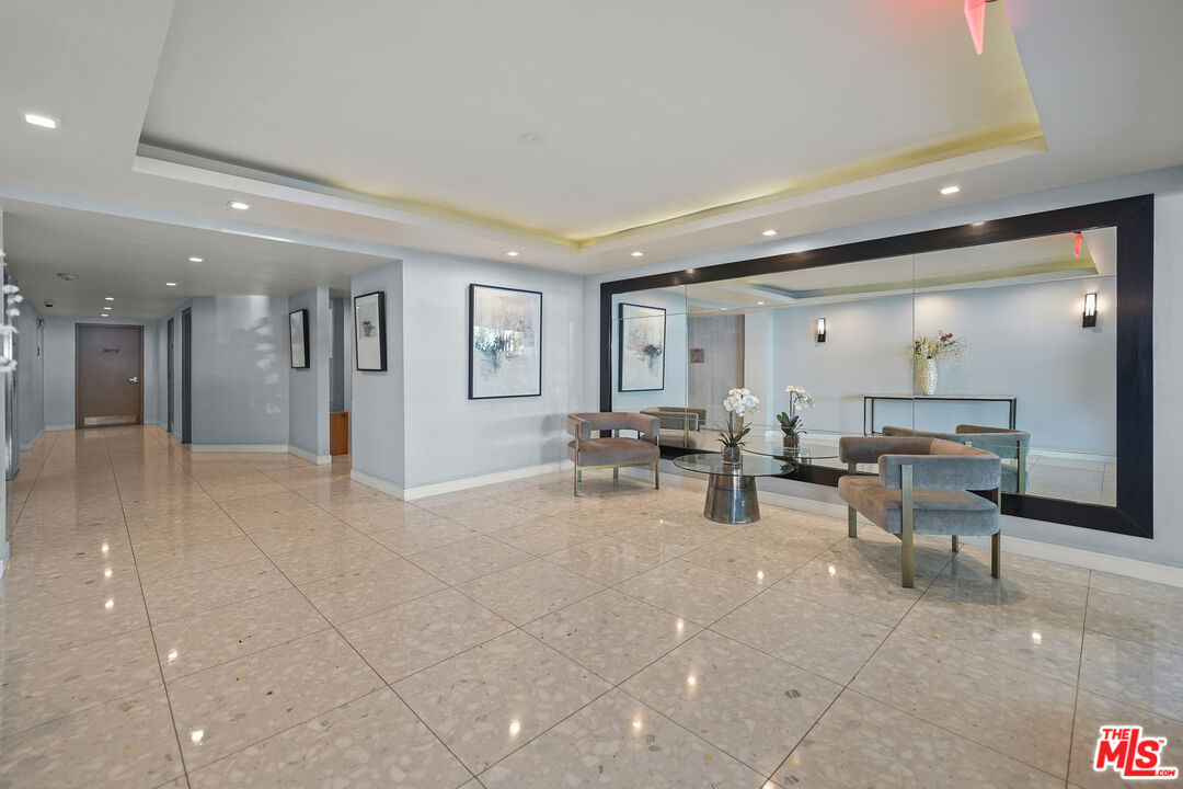 8530 Holloway Dr Unit: 215