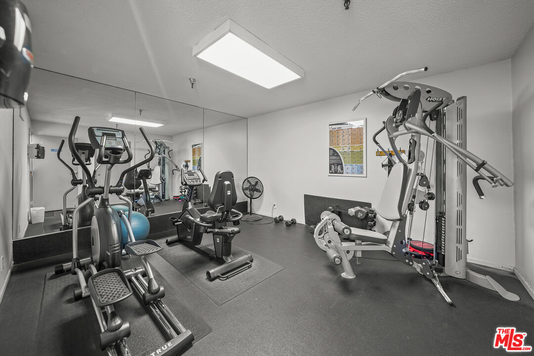 8530 Holloway Dr Unit: 215