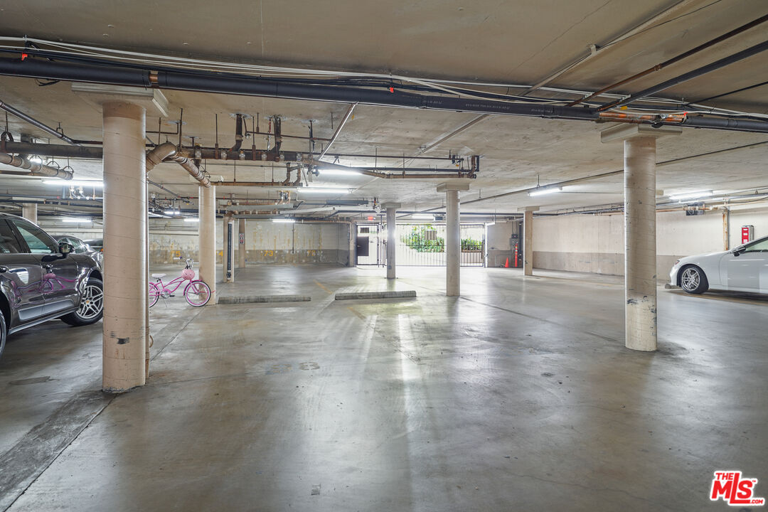 8530 Holloway Dr Unit: 215