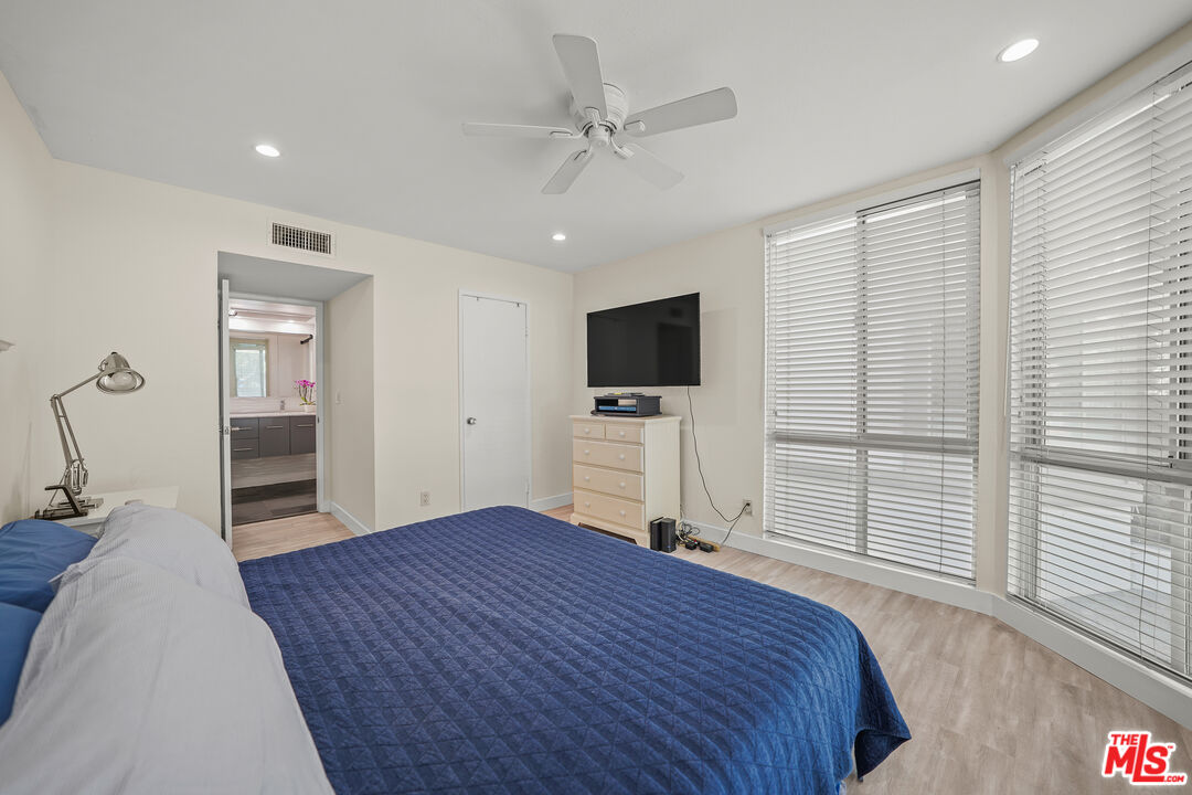 8530 Holloway Dr Unit: 215