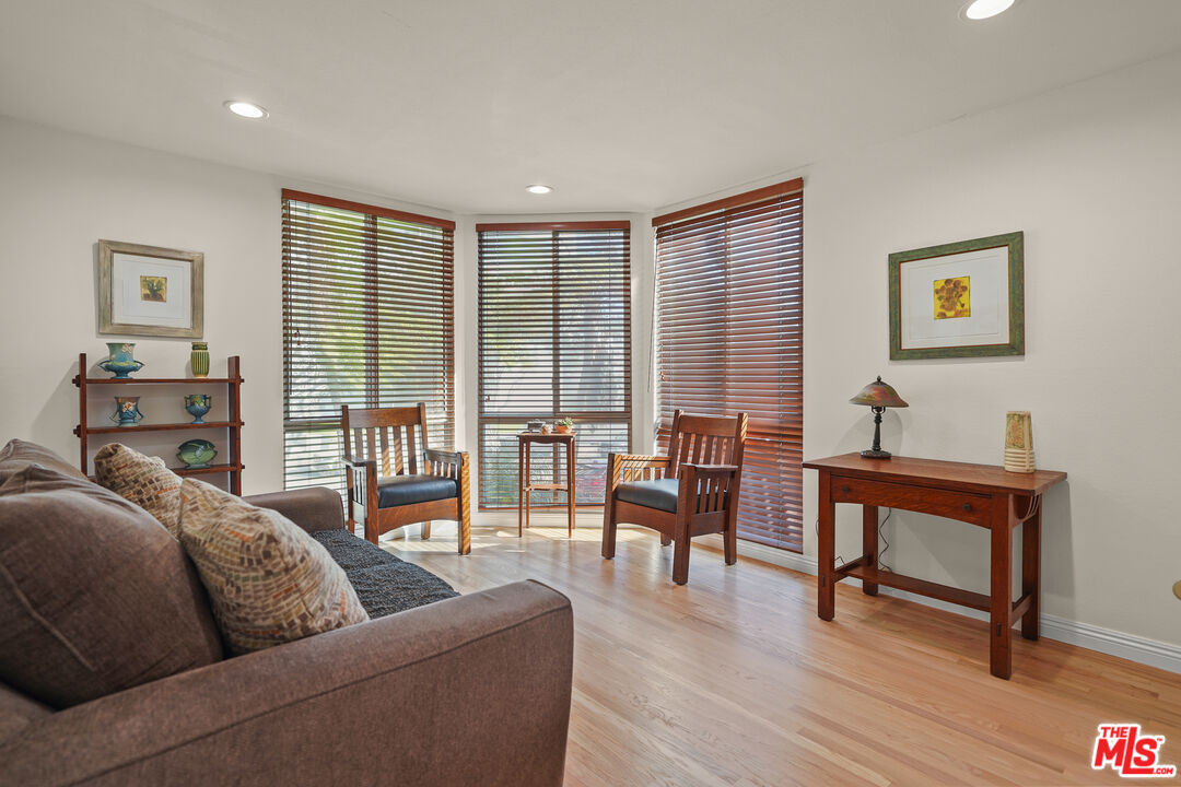 8530 Holloway Dr Unit: 215