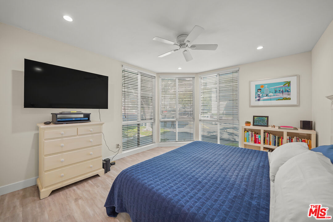 8530 Holloway Dr Unit: 215