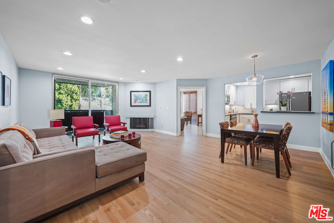 8530 Holloway Dr Unit: 215