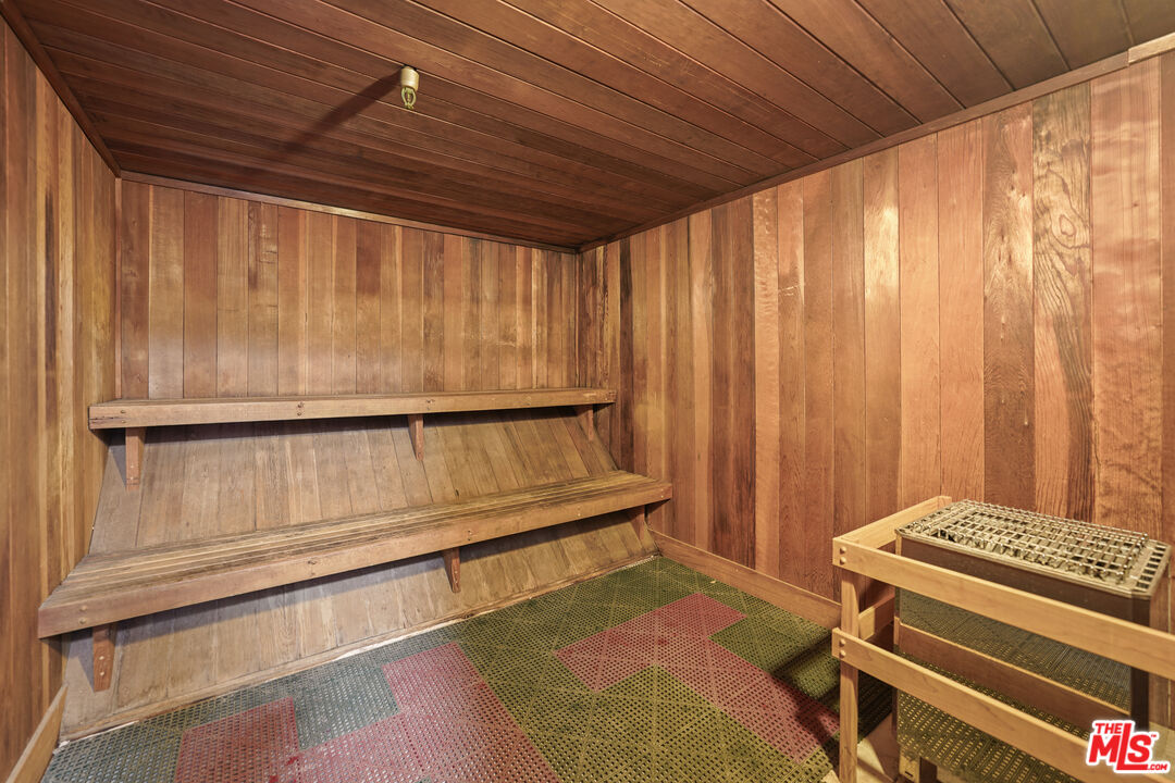 8530 Holloway Dr Unit: 215