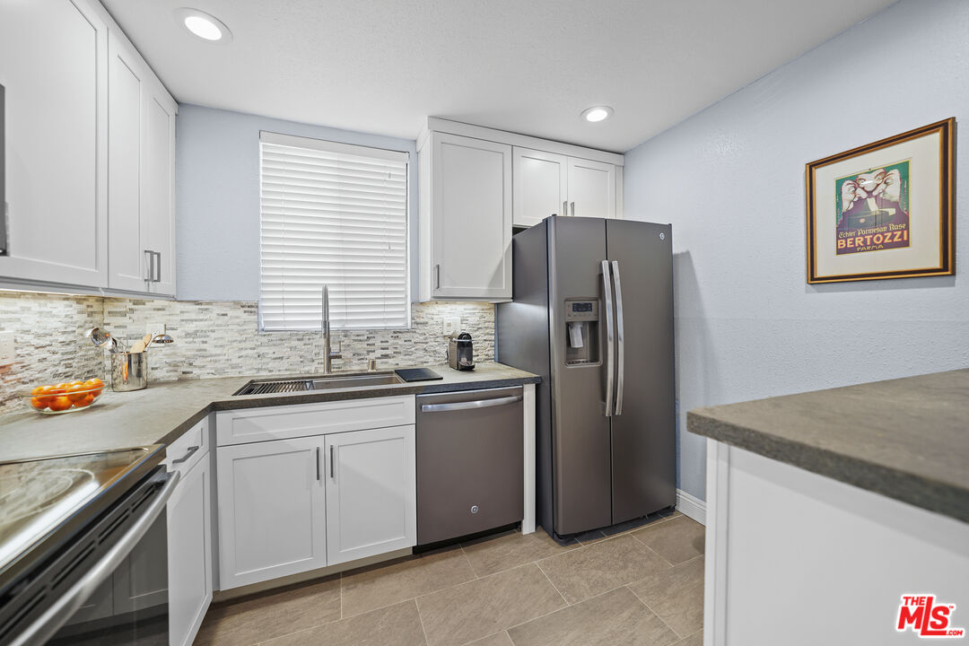 8530 Holloway Dr Unit: 215