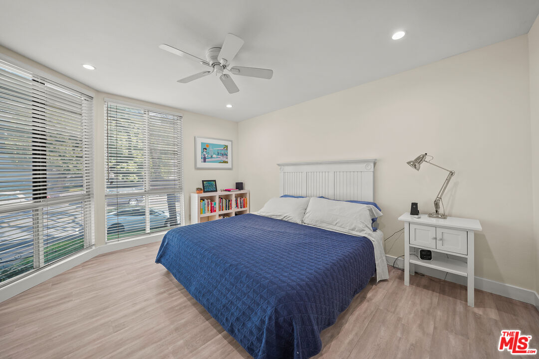 8530 Holloway Dr Unit: 215