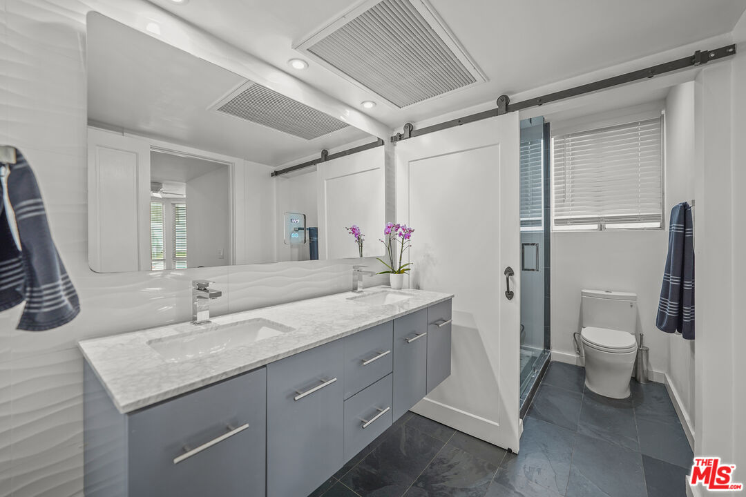 8530 Holloway Dr Unit: 215