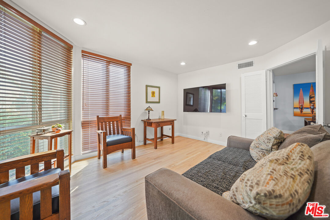 8530 Holloway Dr Unit: 215