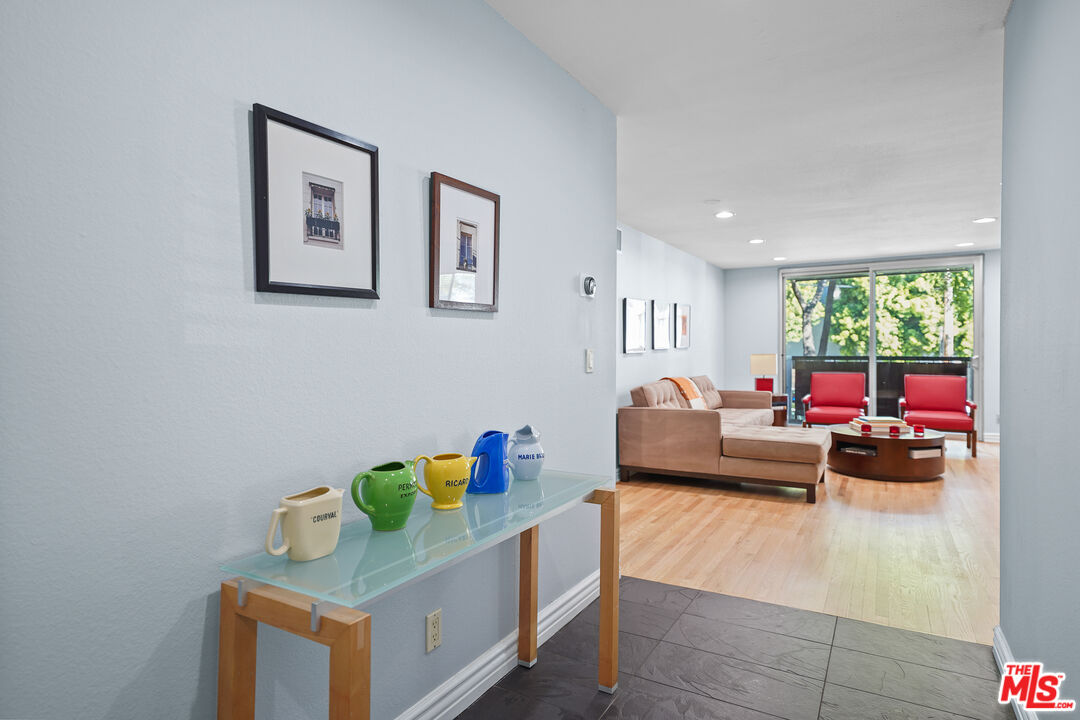 8530 Holloway Dr Unit: 215