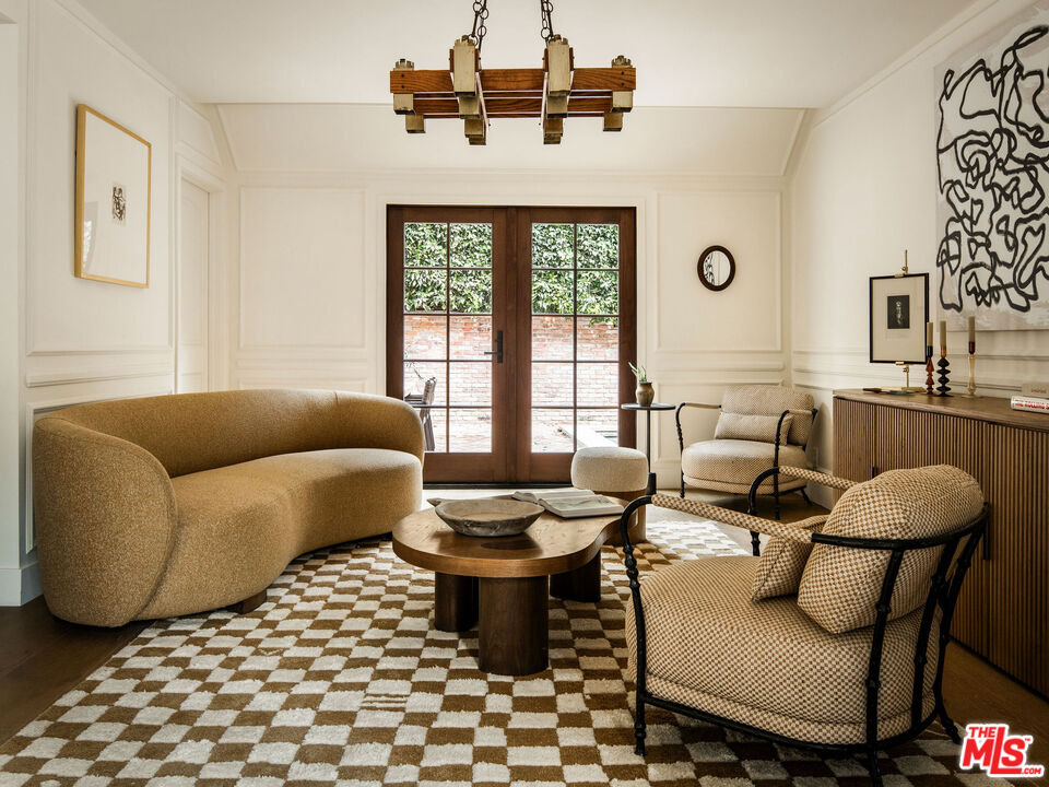 1524 Sunset Plaza Dr