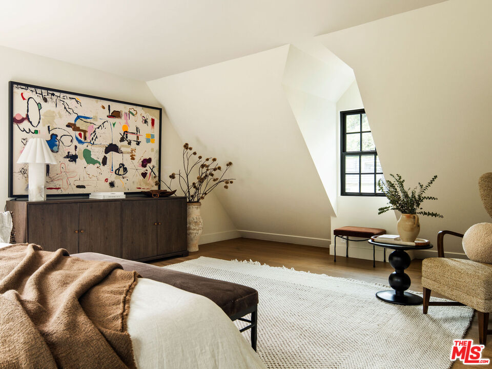 1524 Sunset Plaza Dr