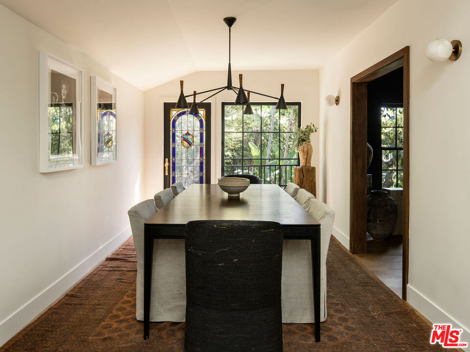 1524 Sunset Plaza Dr