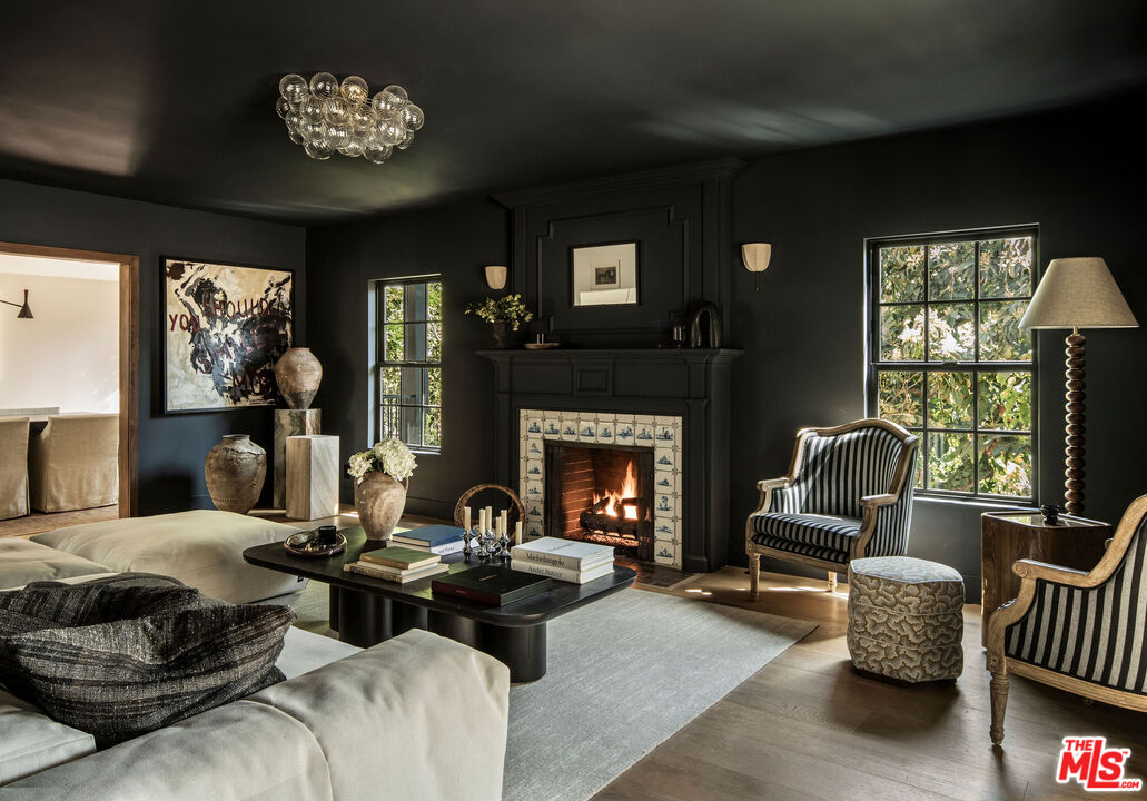 1524 Sunset Plaza Dr