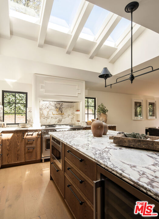 1524 Sunset Plaza Dr