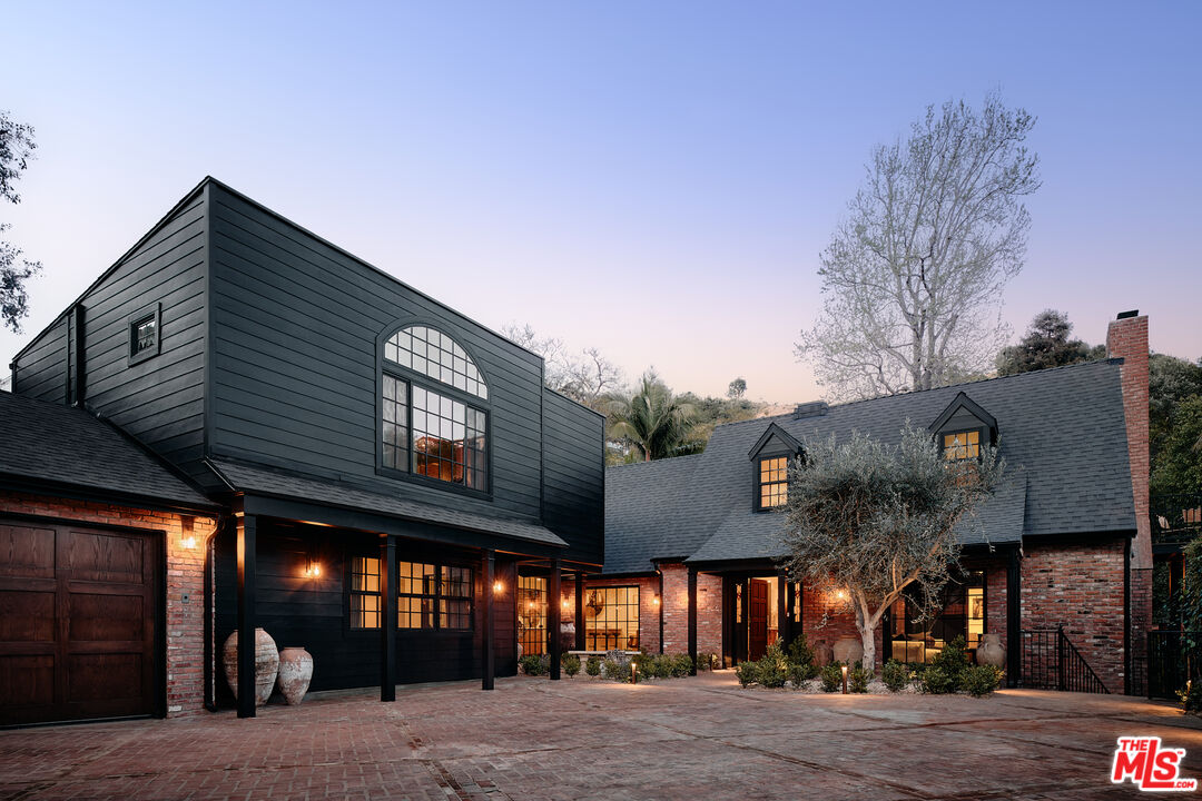 1524 Sunset Plaza Dr