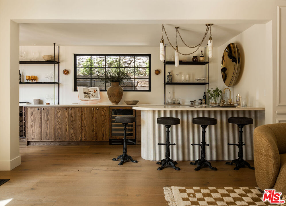 1524 Sunset Plaza Dr