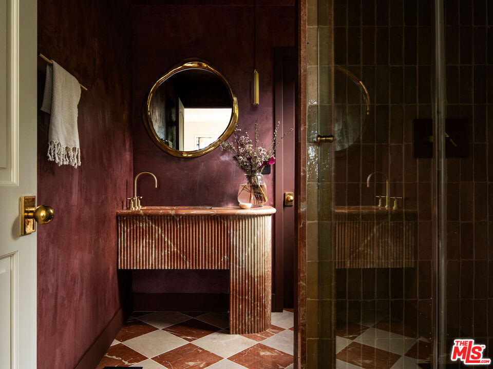 1524 Sunset Plaza Dr