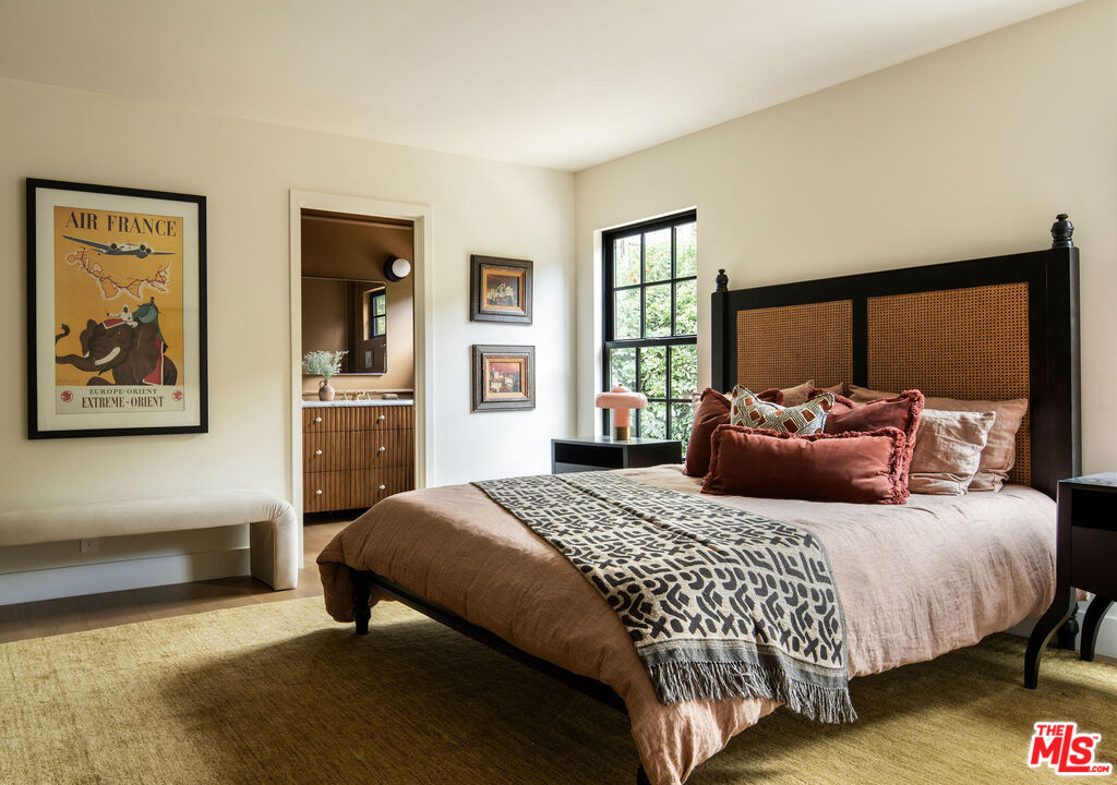 1524 Sunset Plaza Dr