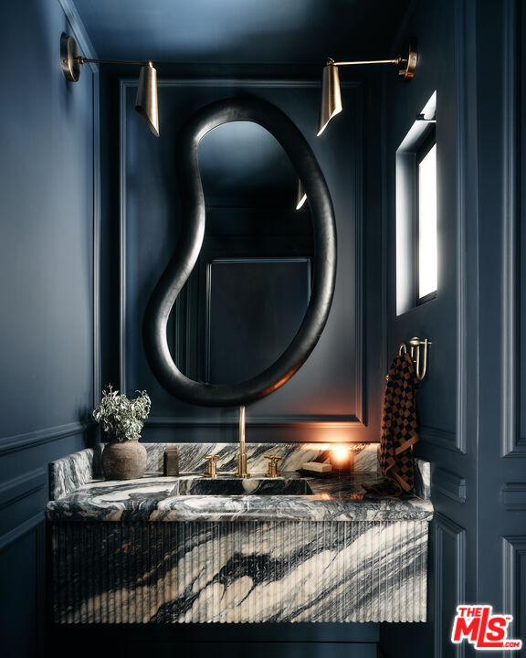 1524 Sunset Plaza Dr