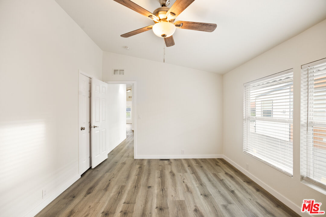 8250 Lankershim Blvd Unit: 33