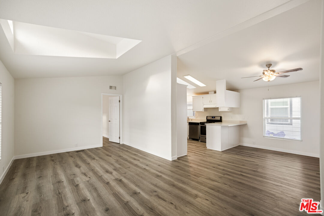 8250 Lankershim Blvd Unit: 33