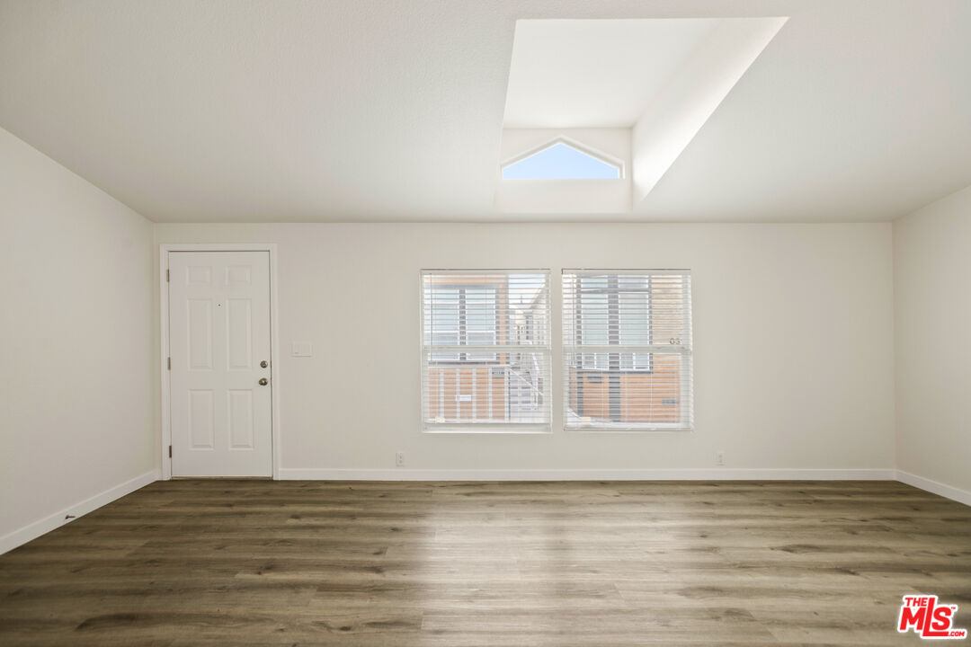 8250 Lankershim Blvd Unit: 33