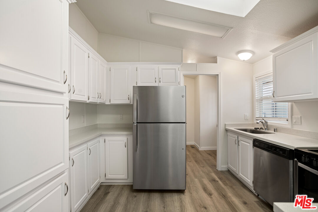 8250 Lankershim Blvd Unit: 33