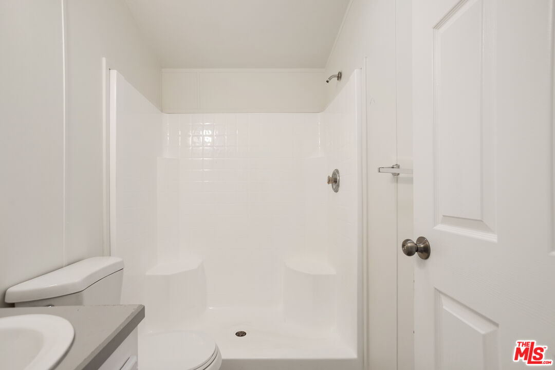 8250 Lankershim Blvd Unit: 33