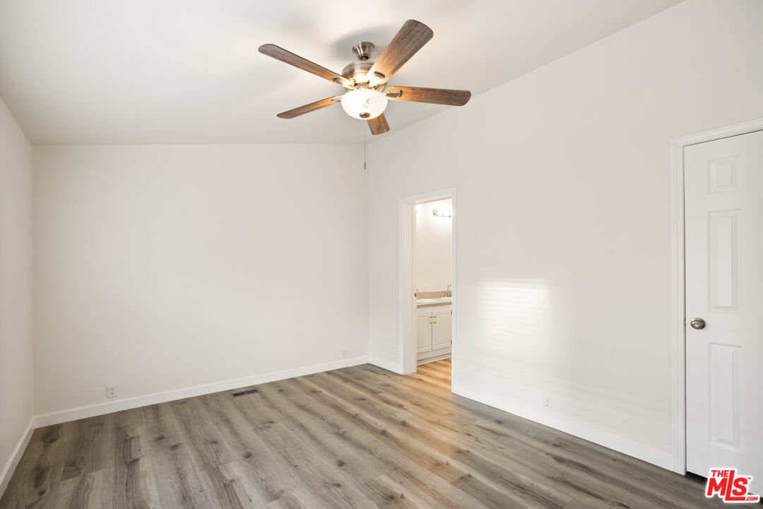 8250 Lankershim Blvd Unit: 33