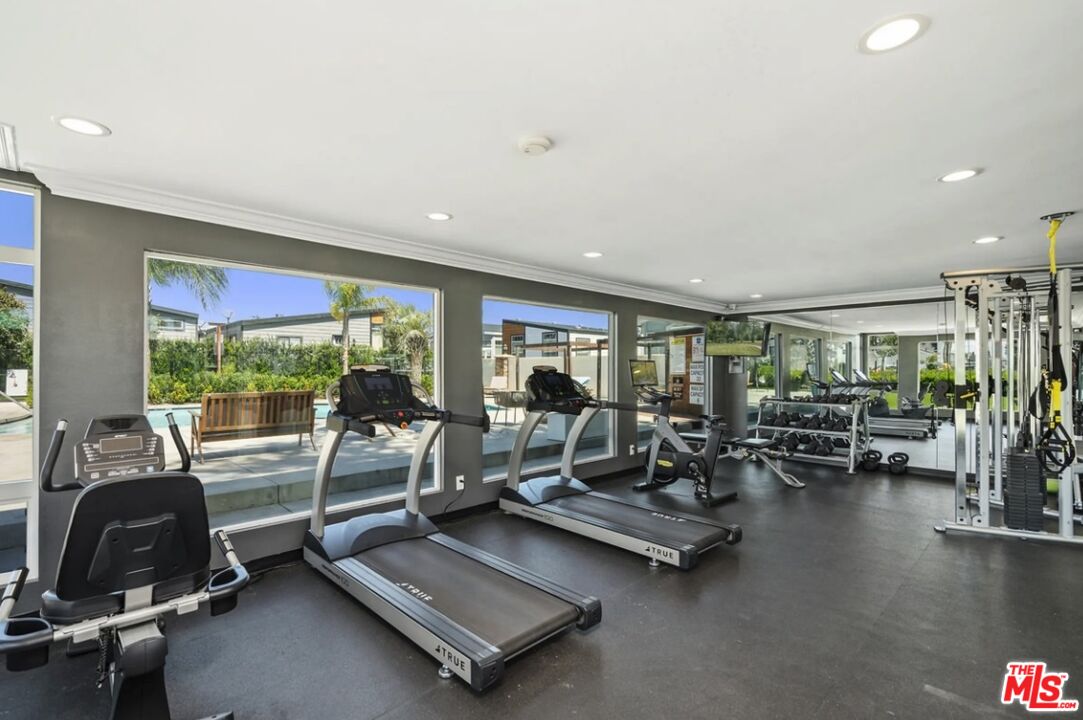 8250 Lankershim Blvd Unit: 33