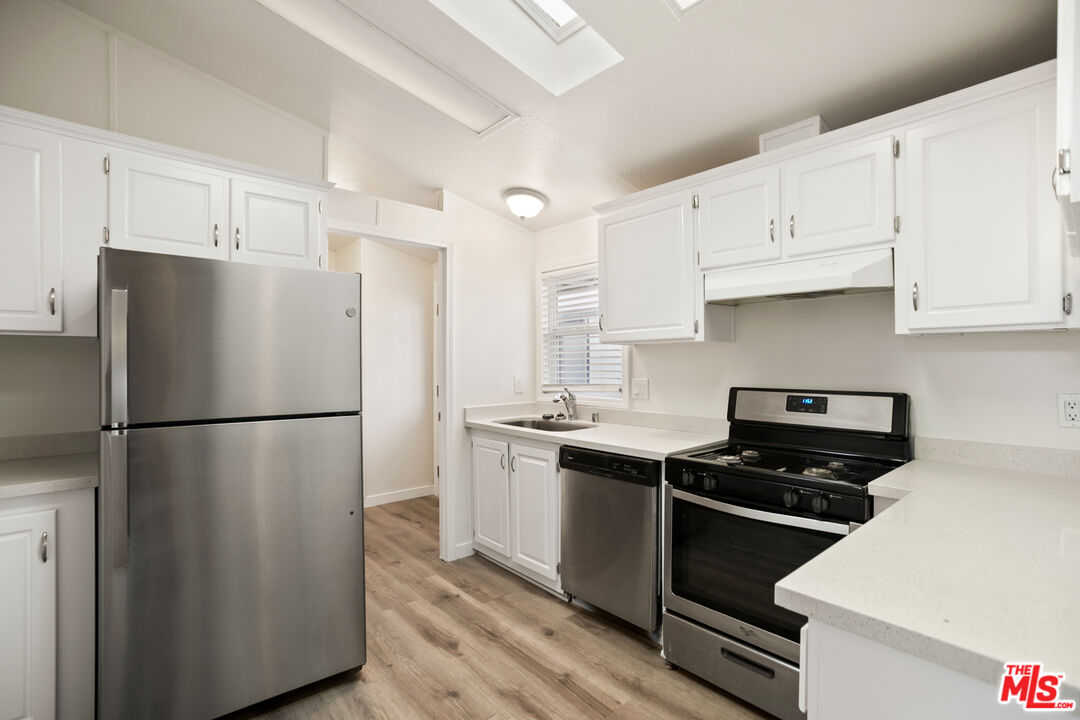 8250 Lankershim Blvd Unit: 33