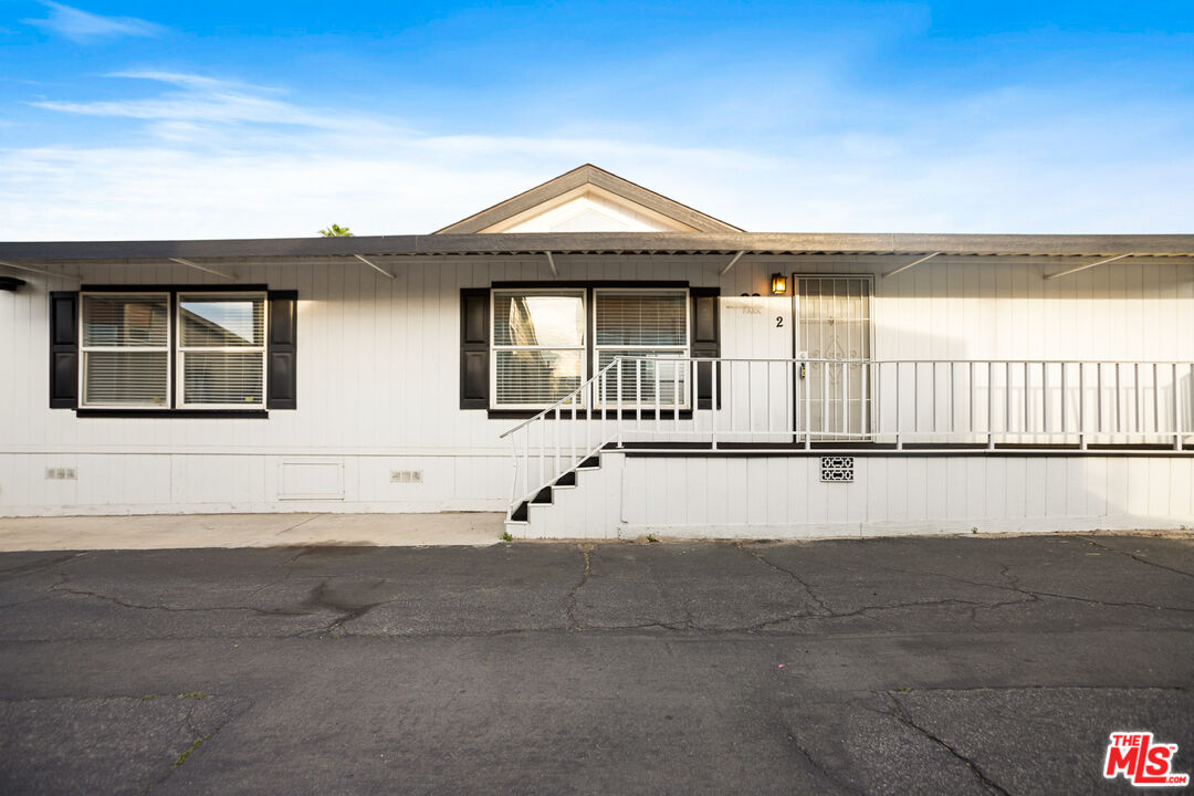 8250 Lankershim Blvd Unit: 33