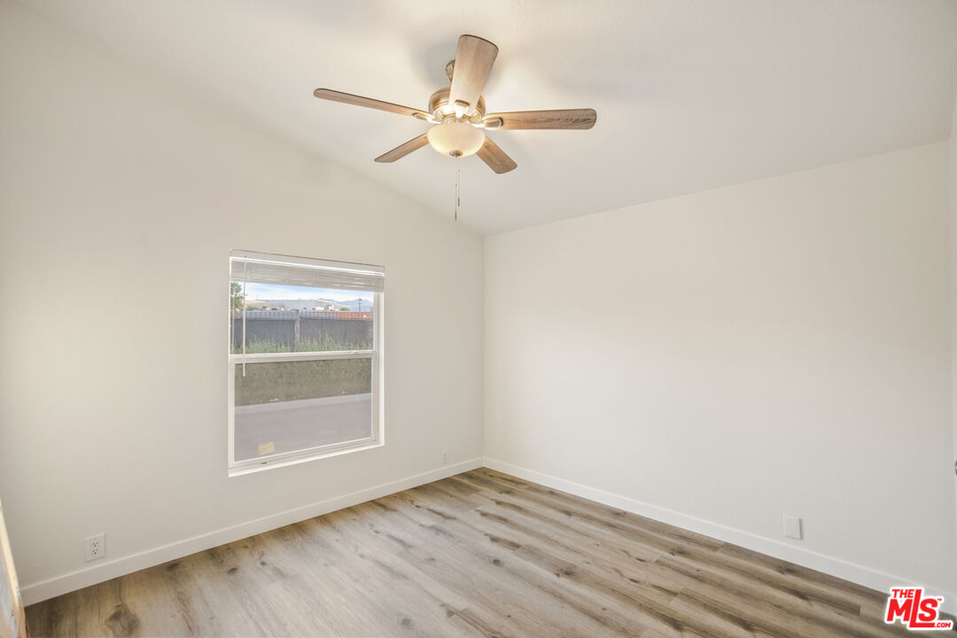 8250 Lankershim Blvd Unit: 33