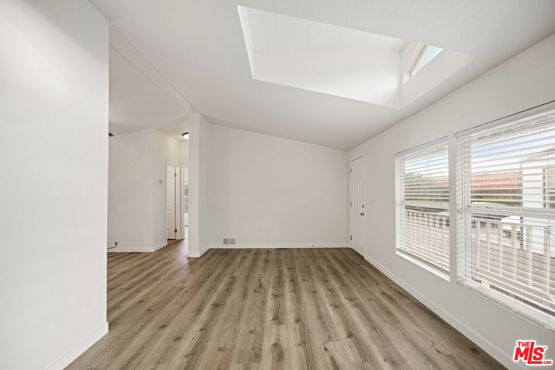 8250 Lankershim Blvd Unit: 33