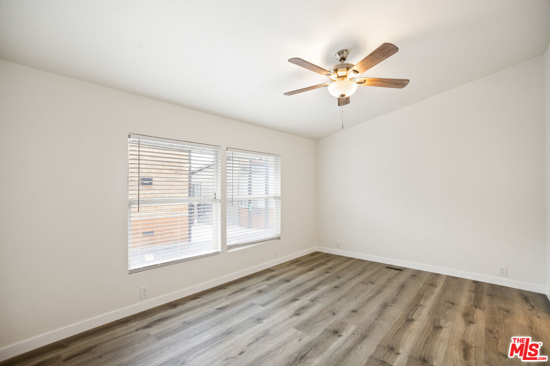 8250 Lankershim Blvd Unit: 33