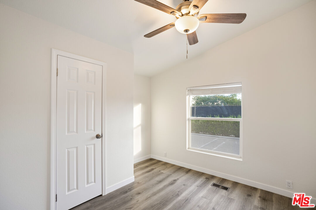 8250 Lankershim Blvd Unit: 33