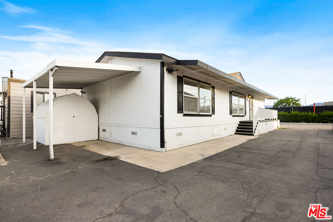 8250 Lankershim Blvd Unit: 33