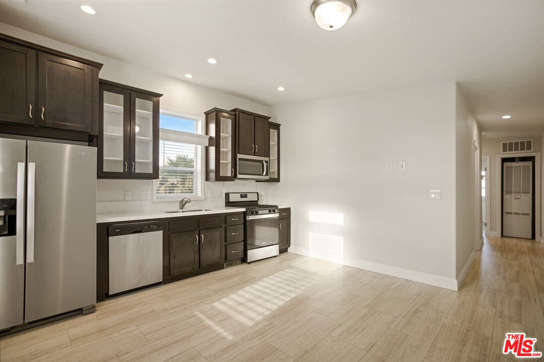 8250 Lankershim Blvd Unit: 196