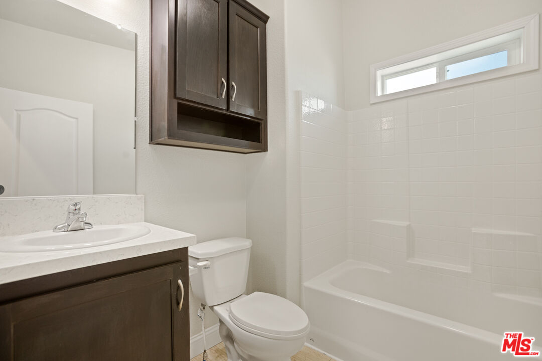 8250 Lankershim Blvd Unit: 196