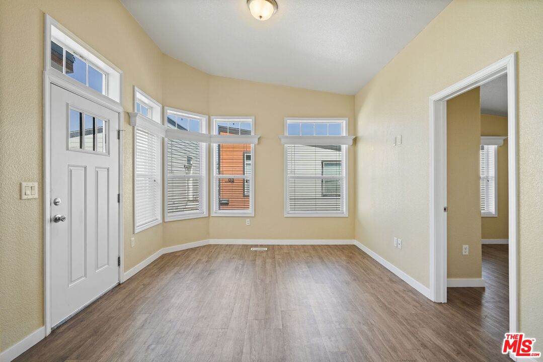 8250 Lankershim Blvd Unit: 73