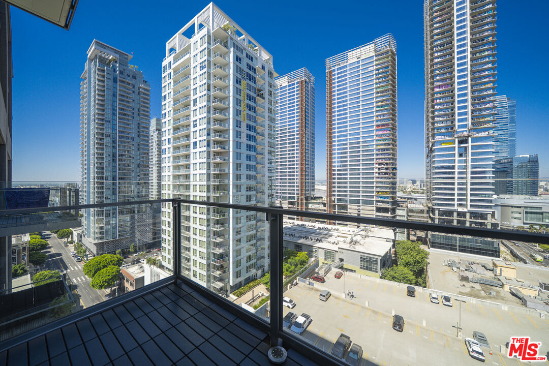 1100 S Hope St Unit: 1506