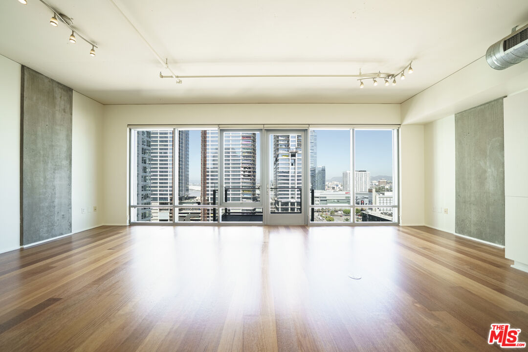 1100 S Hope St Unit: 1506