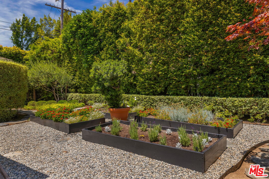 12321 20th Helena Dr