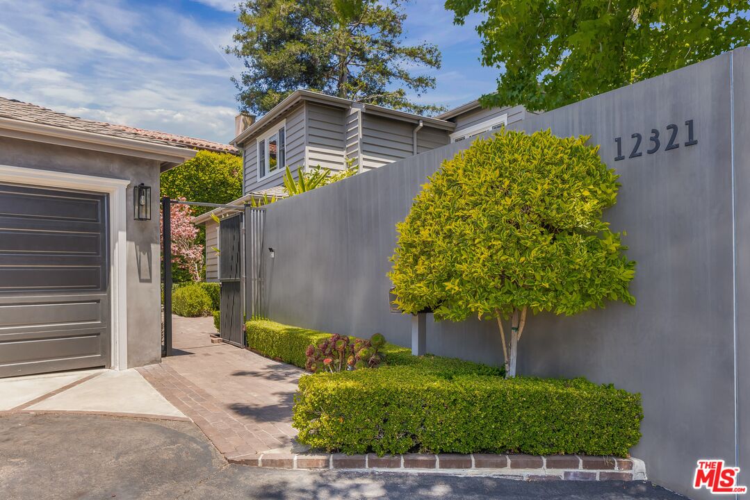 12321 20th Helena Dr