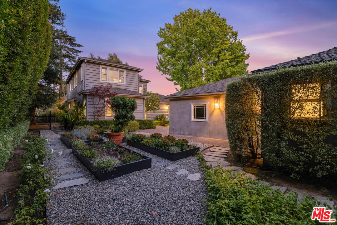 12321 20th Helena Dr