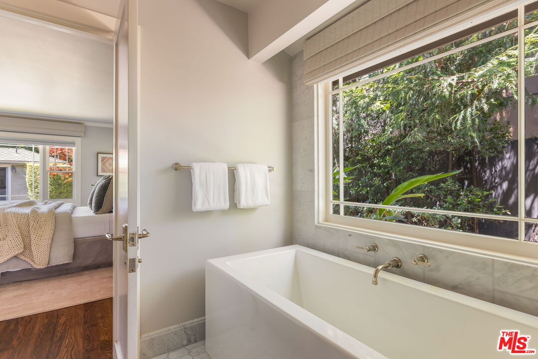 12321 20th Helena Dr