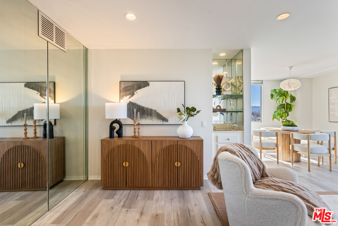 10751 Wilshire Blvd Unit: 1009