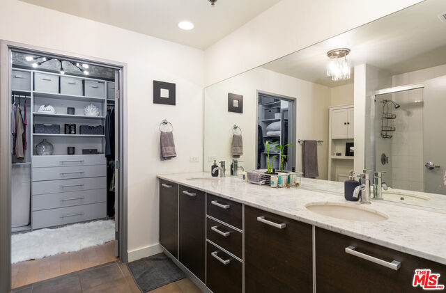 645 W 9Th St Unit: 435